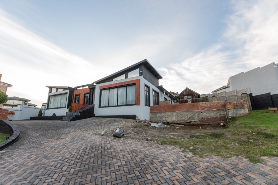 4 Bedroom Property for Sale in Lovemore Heights Estate Eastern Cape